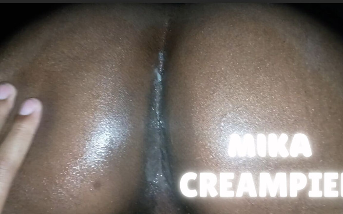 miikakawaiii: Creampie hennes sexiga choklad röv