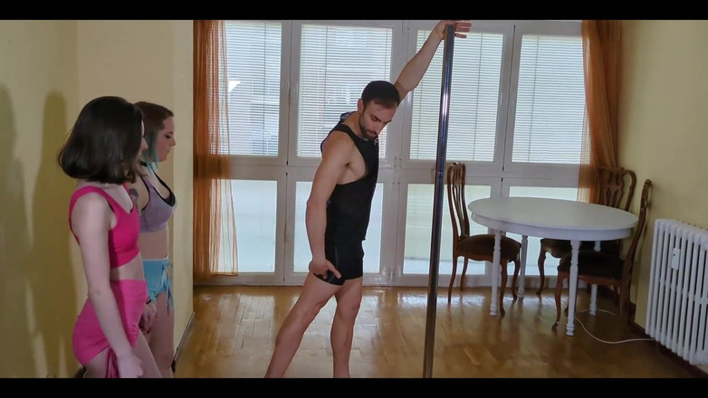 Zeus Ray Straight: Je Donne Un Cours De Pole Dance À Mes Deux Élèves Et...