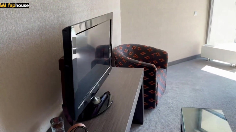 Alina Rai: Sexo não planejado em um quarto de hotel entre o...