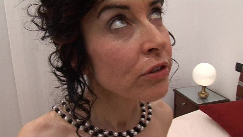 Milf in Love: Heiße brünette italienische schlampe