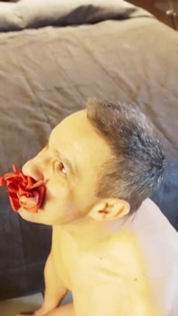 Punizione con un palloncino - schiava bDSM
