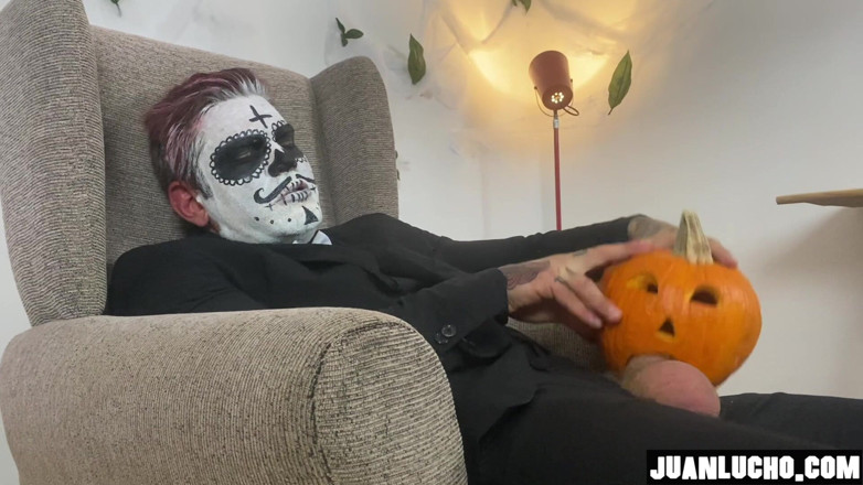 Juan Lucho Gay: Pumpkins for Halloween