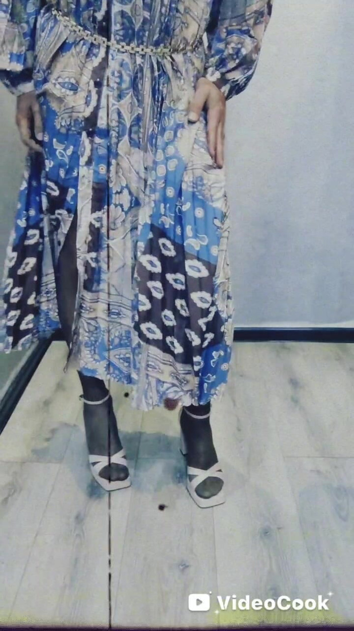 Lana Cross: A spasso per casa