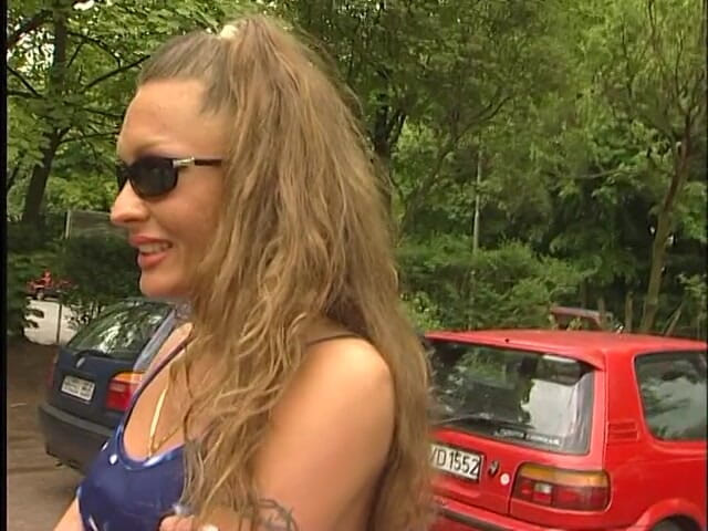 Lucky Cooch: Stunning brunette babe drains dude's cock outdoors