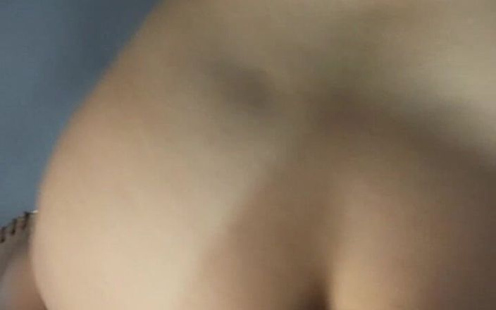 1lindapareja: La ragazza musulmana viene beccata senza hijab con il suo...