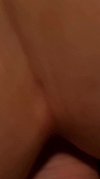 Sexo muito arriscado com minha madrasta gostosa no banheiro masculino durante uma festa