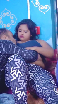 Tante seksi india dengan toket terbesar dientot habis-habisan sama dua devar (film lengkap audio bahasa india)