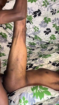 Polla monstruosa follando un culo twink detrás de escena