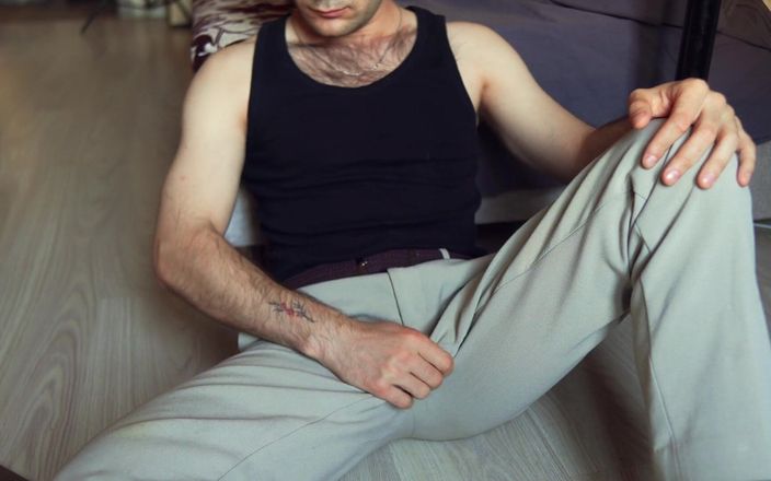 NoelDero: Solo en casa con pantalones ajustados relajados y reales