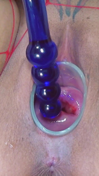 Aku ngentot memekku pakai dildo ukuran 3,5 dan 4,5 cm