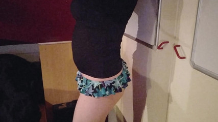 Joslin: Sissy joslin menari dengan bikini yang imut