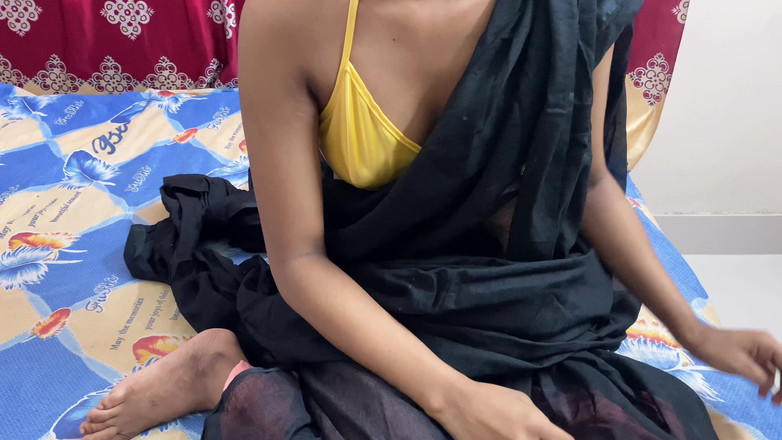 Bdsex24: हॉट बंगाली बोंडी अपने पति को धोखा देते हुए अपने देवर के साथ चुदाई कर रही है