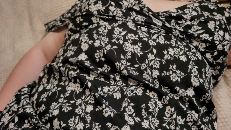 Peach Desert: A neighbor came to my room when I was resting...