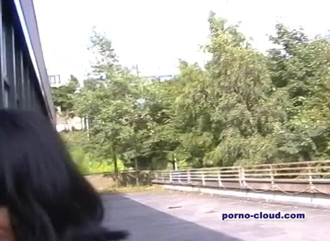 Porno Cloud: Lesbianas follan al aire libre con cinturonga y consolador