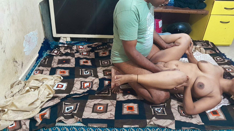 Hot Indian Aunty: Güzel Hintli orta yaşlı seksi kadın kocasıyla romantik gece