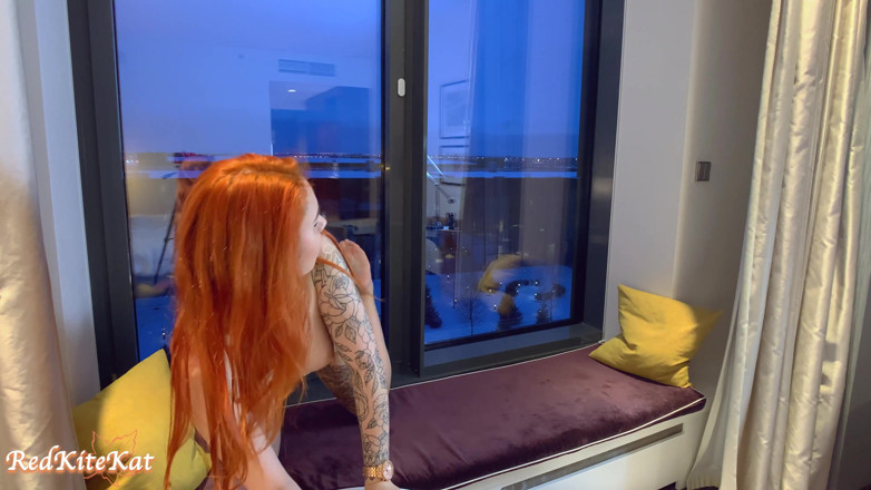 Red KiteKat: Nadržená dívka masturbuje sexuálními hračkami - sexy sólo