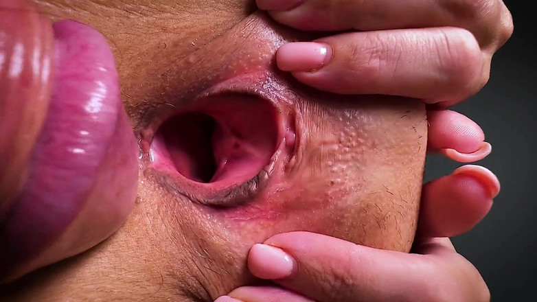 Gigi oficial: Sora vitregă virgină cu sfârcuri mari nu se va pierde în...