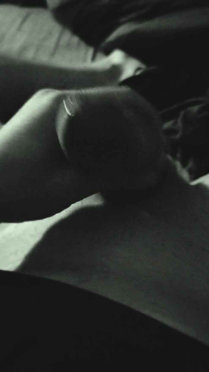 Misses Dickinson and Roughael: Tonton istriku dan aku muncrat dalam aksi solo panas