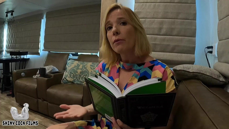 Jane Cane: 继母释放继子精液恶魔