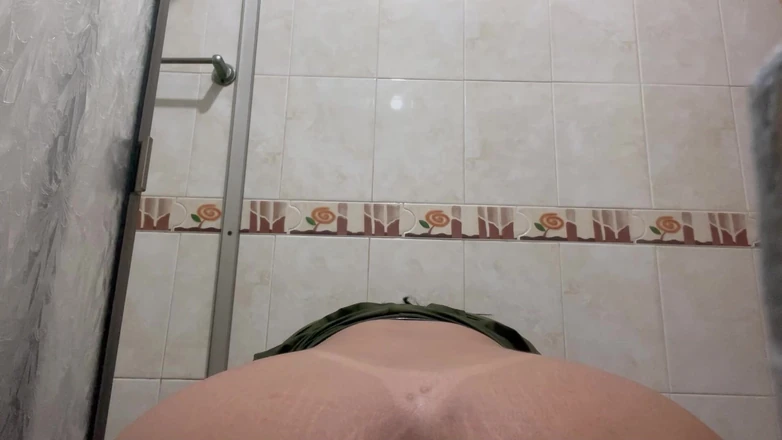 pampammedallo: Voluptuous Girl Pissing (nurse)