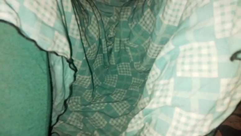 Bk Vlogs: Ateşli yenge idrar yapıyor xxx video