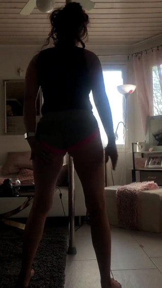 BambiAmbita: Bambiambita tanzt mit dem tragen einer sehr kleinen shorts