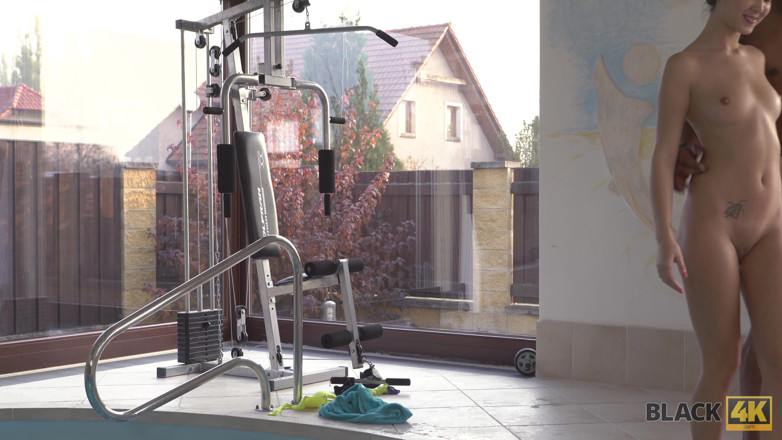 Black 4K: Sex med simtränare