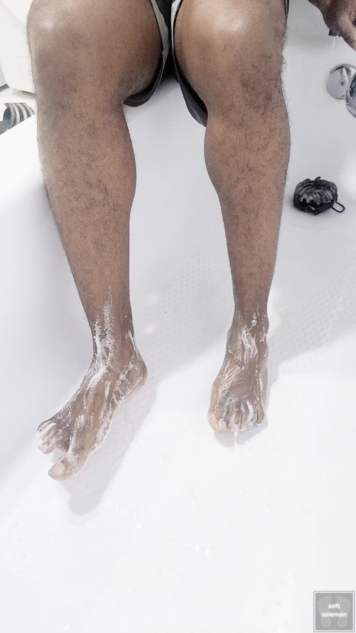 Soft Soleman: Mýdlo moje chodidla se sprchovou pračkou (2025)