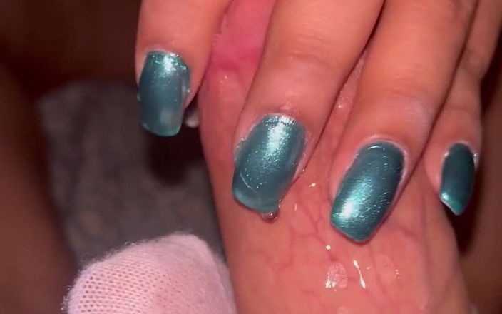 Latina malas nail house: Ongles verts taquinage avec chaussette et toejob