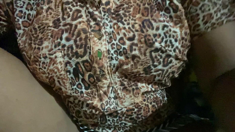 Angoori: Nagma si gadis desa india lagi asik fingering memeknya sampai...