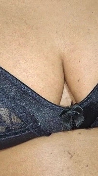 Beni sikebilecek çarpıcı Asyalı orta yaşlı seksi kadın