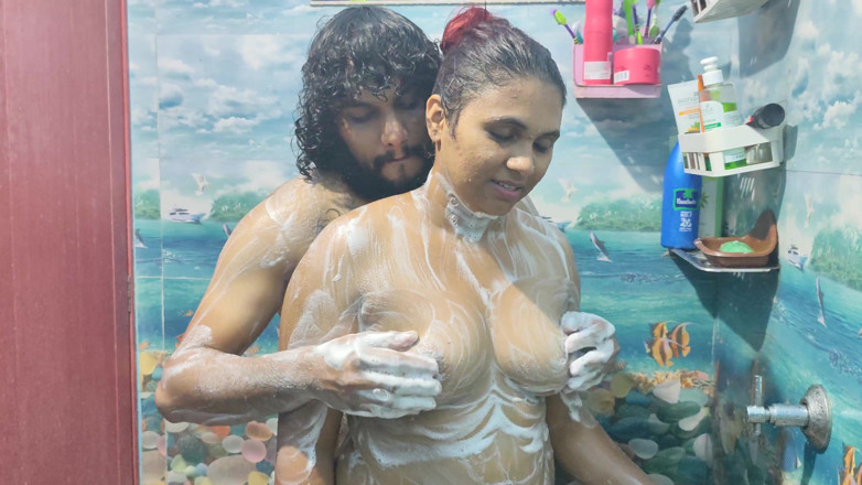 Vaigavarun45: Romanticismo da bagno con lavoro manuale e blocco labbra