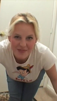 Kočka Kotě s velkými prsy Carolina Savage miluje velkého čůráka zábradlí Její Mokrá kundička