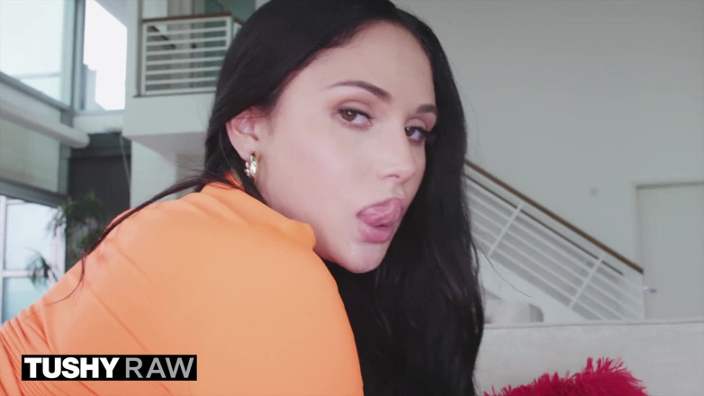 Tushyraw: Tushyraw - Ariana Marie được đụ lỗ hậu trong một thời gian dài