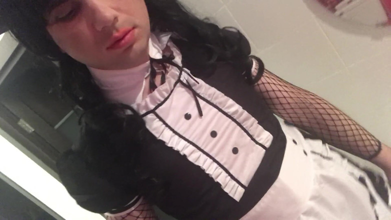 Alinatgirl: Ryska Sissy Maid Presentation