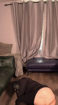 Probando sus nuevos juguetes - dominatrix anal