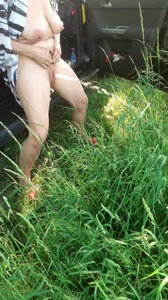 Hotwifekbh: İşeme ev yapımı amatör