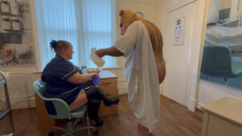 Aaexperiencesltd: Matrona Satana y Paciente Cerdito