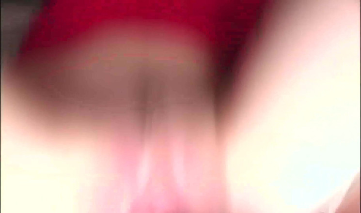 Solo Austria: Cewek seksi rambut cokelat dudukin kontol sybian