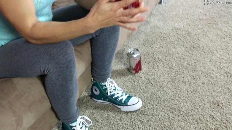 Babe Stare: Sexy Tia Will Satisfy Your Burping Fetish