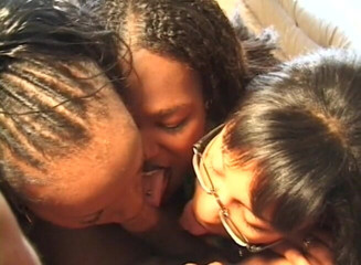 Real Swingers: Spectacular ebony babes get anally drilled