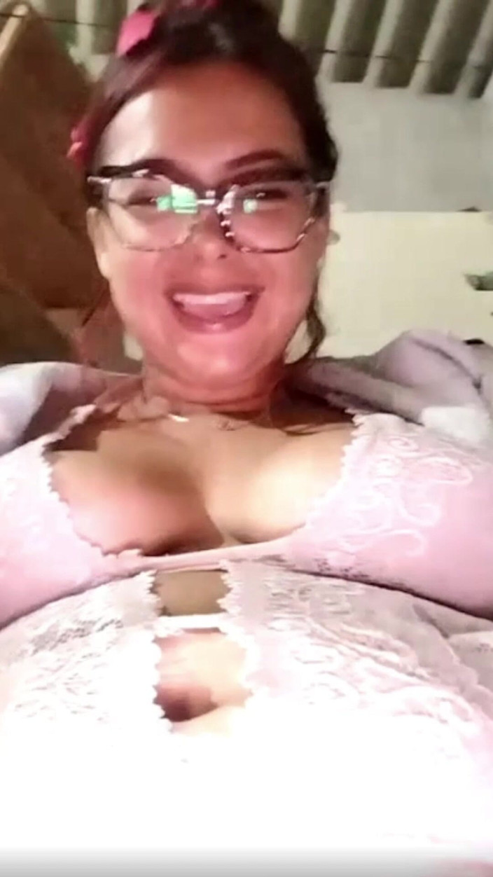 Allyson Dawson: 我的大胸和阴道想整天被操