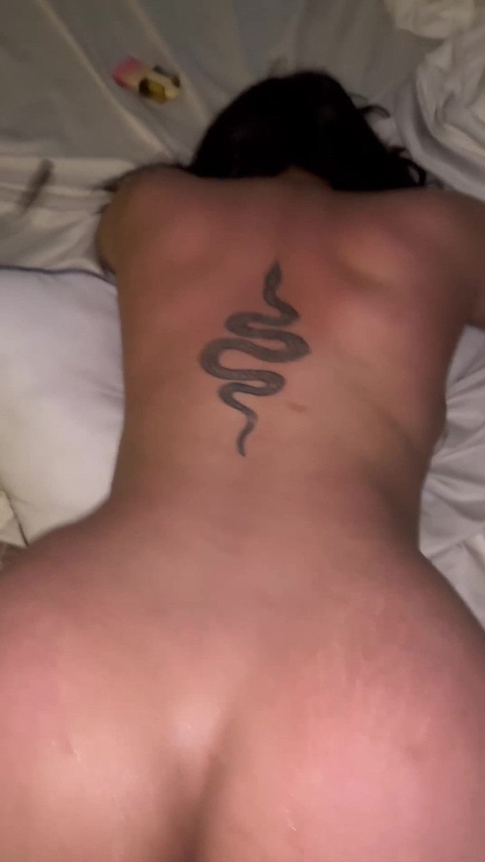 Tatto womane: BDSM 고환이 격렬하게 박히며 큰 신음과 함께 섹스를 한다