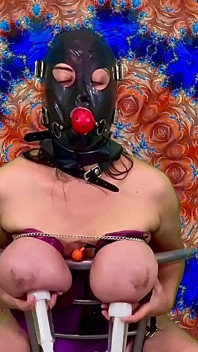 Hucow MILF dojí její vemena