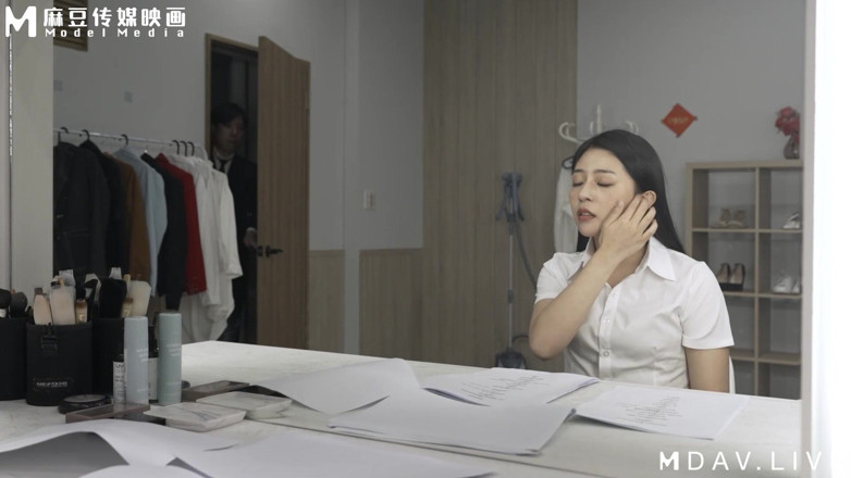ModelMedia Asia: Md-0292 Explosive Fucking and Playing with the Female Anchor of...