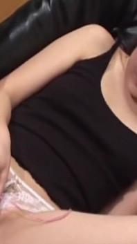 Gadis remaja sange asia lagi asik muasin memeknya pakai mainan seks sampai habis-habisan