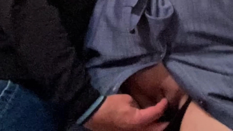 Niki studio: 陌生人在地铁上班前用手指抚摸饥渴的熟女