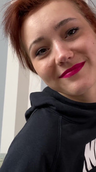 Fată frumoasă se masturbează pasional