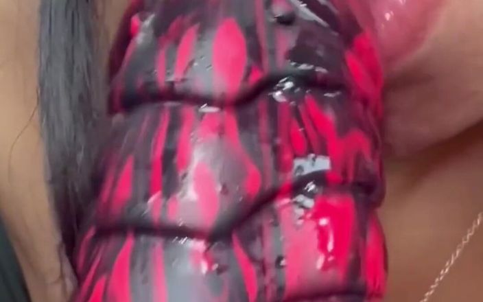 theunholychi: Vibrator neglijaculat suge pula pe bancheta din spate