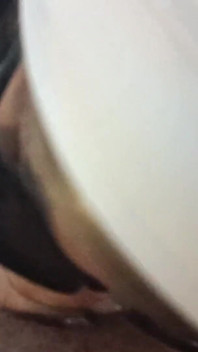 戴墨镜的熟女视角口交，嘴里有精液